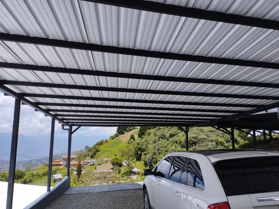 Cubierta para parqueadero — DEKO Estructuras Carrillo