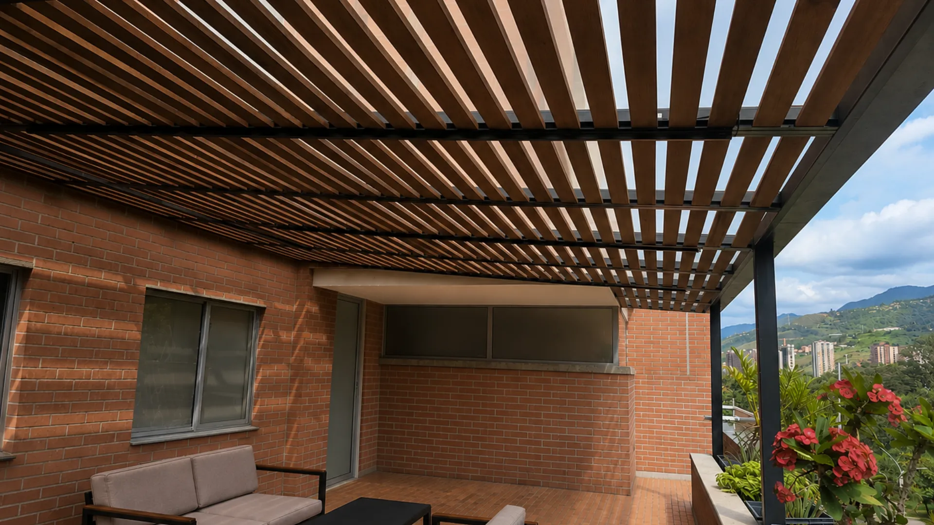 Pérgola en metal y madera sobre terraza construida por DEKO