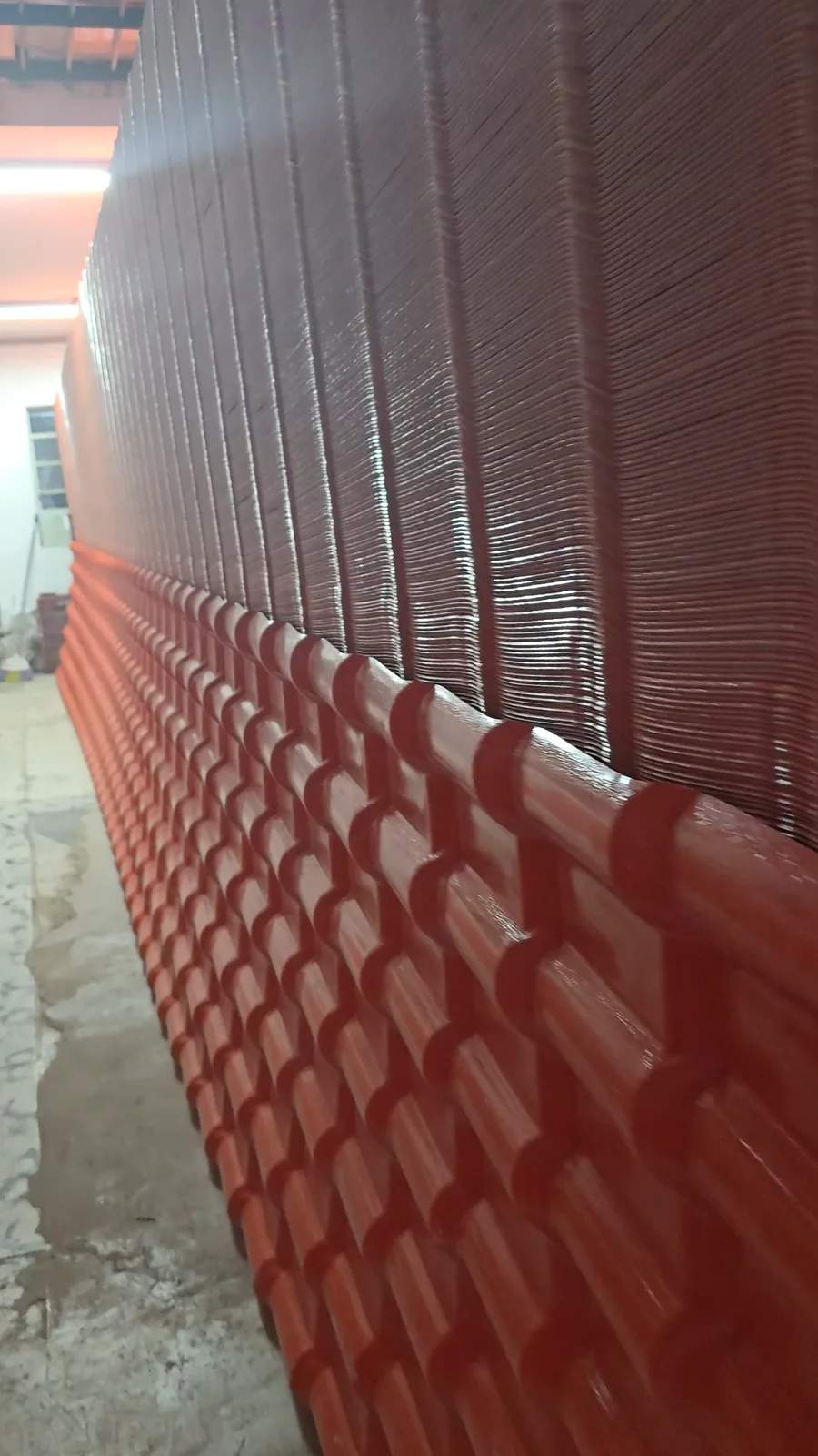 Arrume de tejas colonial UPVC rojas en bodega, listas para entrega